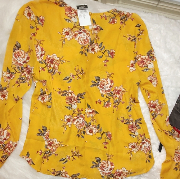 NWT Yellow blouse - Picture 5 of 7